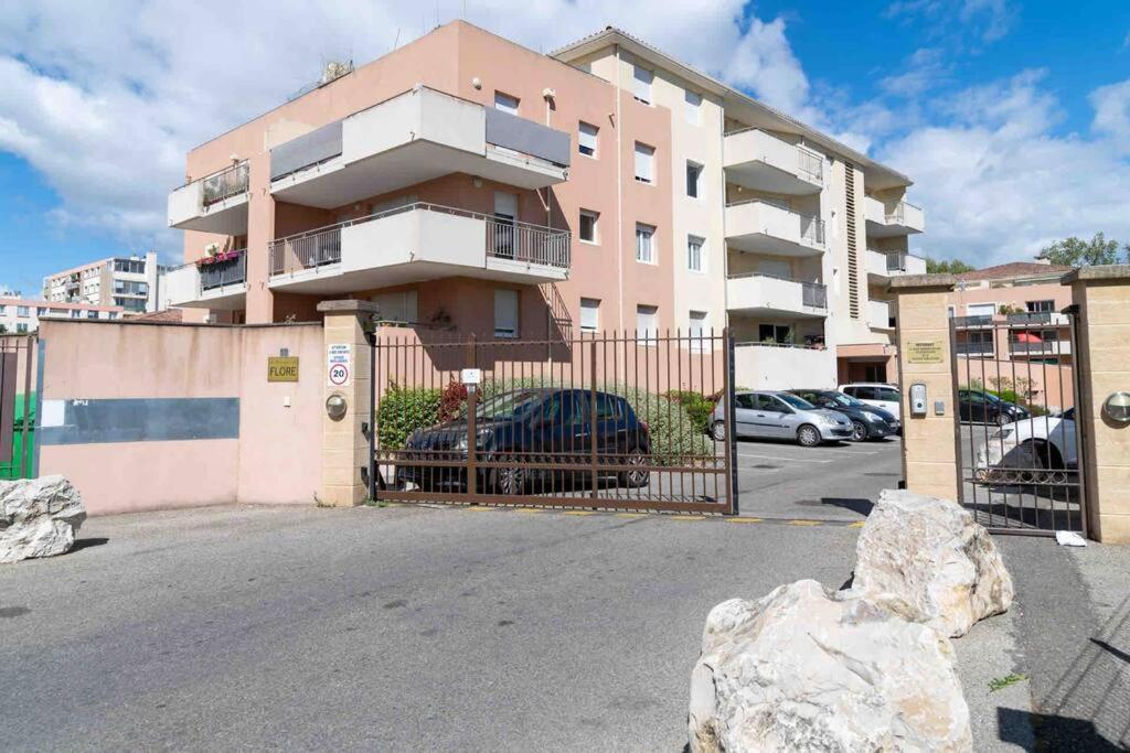 Appartement Avignon Garage-Spacieuse Terrasse Extérieur photo